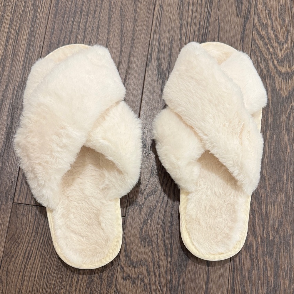 Women’s White Faux Fur Cross Band Slippers, Size 9.5 - 10 - Picture 1 of 2